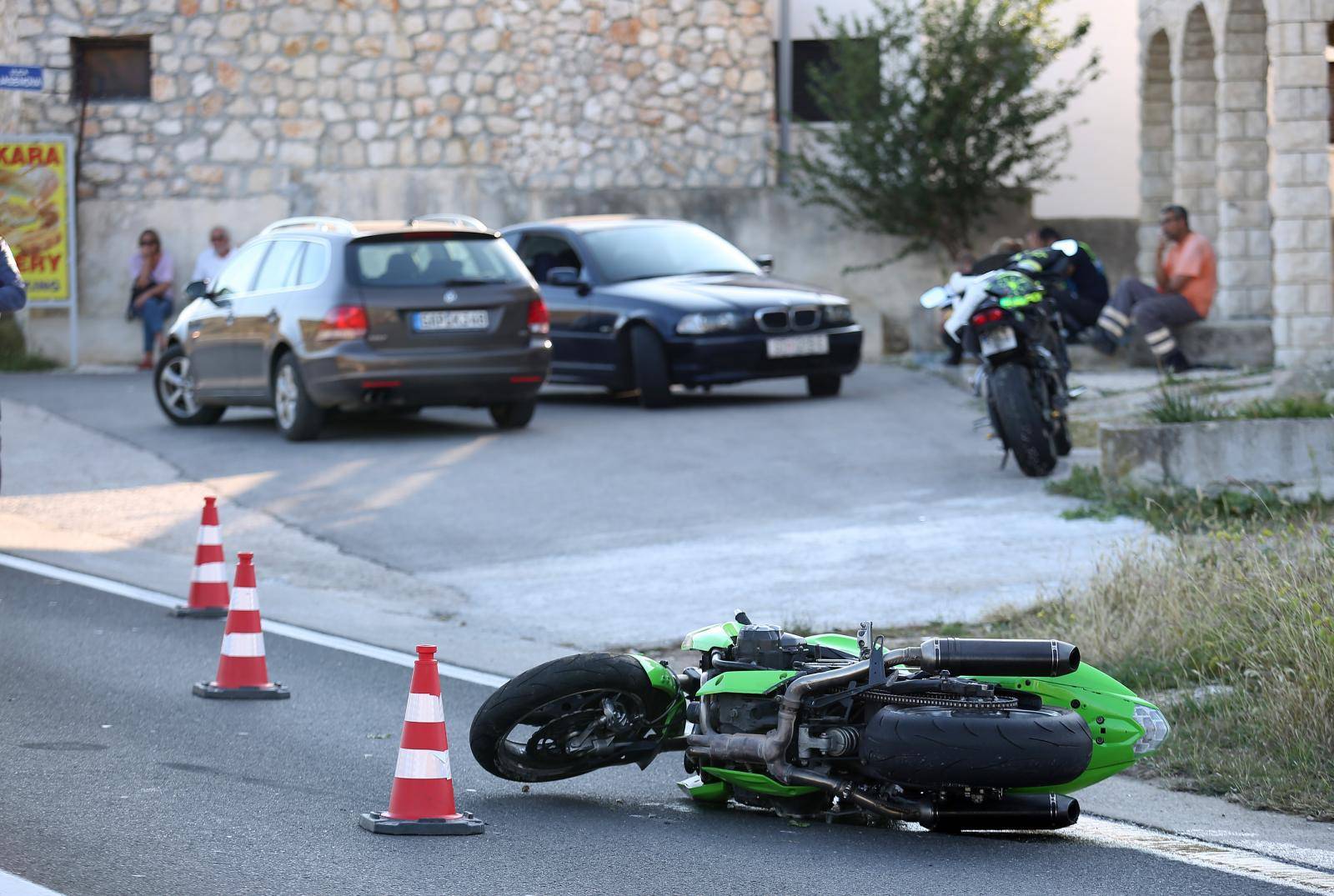 TeÅ¡ka nesreÄa kod Å ibenika, u sudaru automobila i motocikla smrtno stradao motociklist