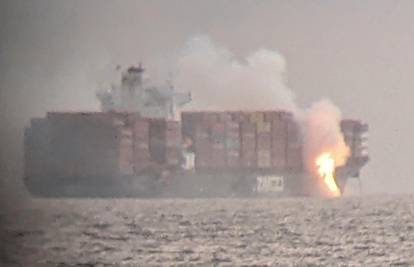 U požaru kontejnerskog broda oslobodio se otrovni plin