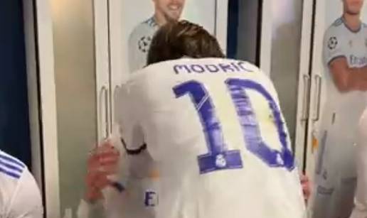 VIDEO Modrić grlio suigrače u svlačionici, zastao kod jednog i poljubio ga: Odigrao si vrhunski