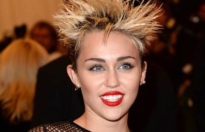 Miley Cyrus: Pa što ako pušim marihuanu, nisam nikoga ubila