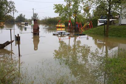 FOTO Sava se izlila iz korita u Zagrebu, Kupa raste i stvara nemile probleme u Karlovcu