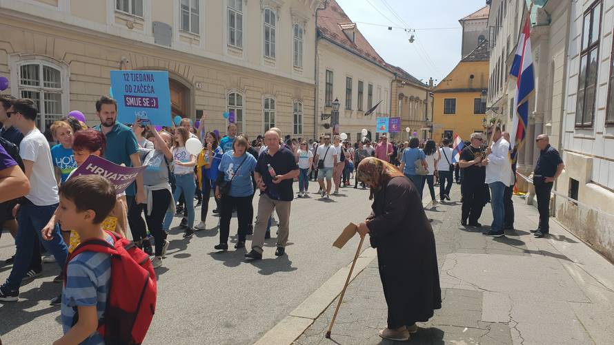 Hodači za život prolazili kraj bakice: 'Pomozite, gladna sam'