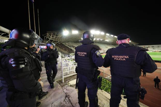 Split: Interventna policija oko stadiona nakon susreta Hajduka i Dinama