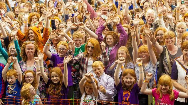 Tisuću narančastih, pjegavih ljudi zaposjelo je selo u Irskoj