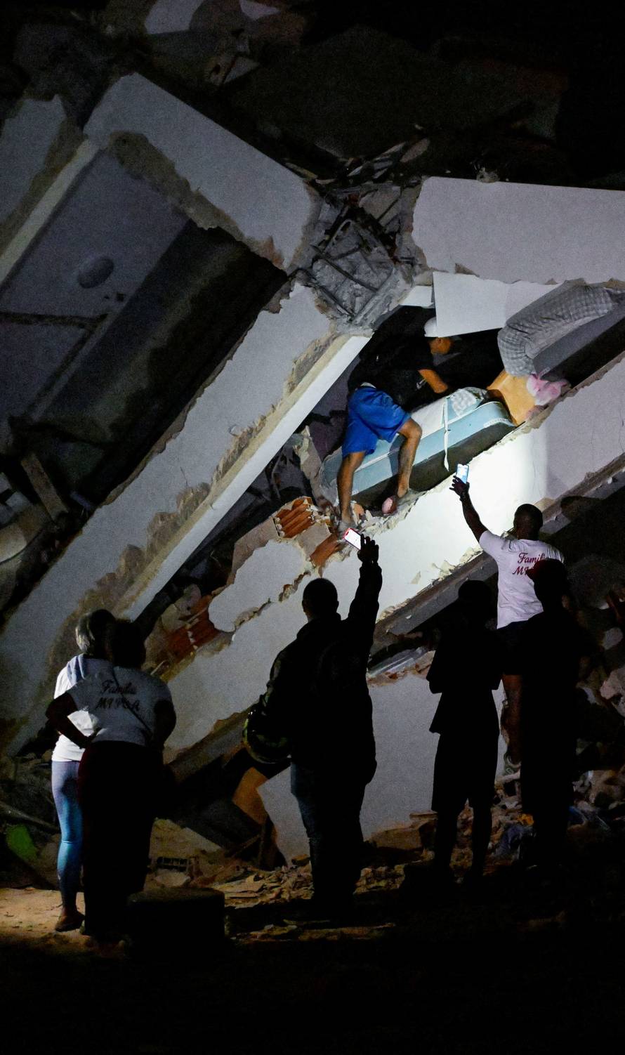 Aftermath of an earthquake in La Guaira