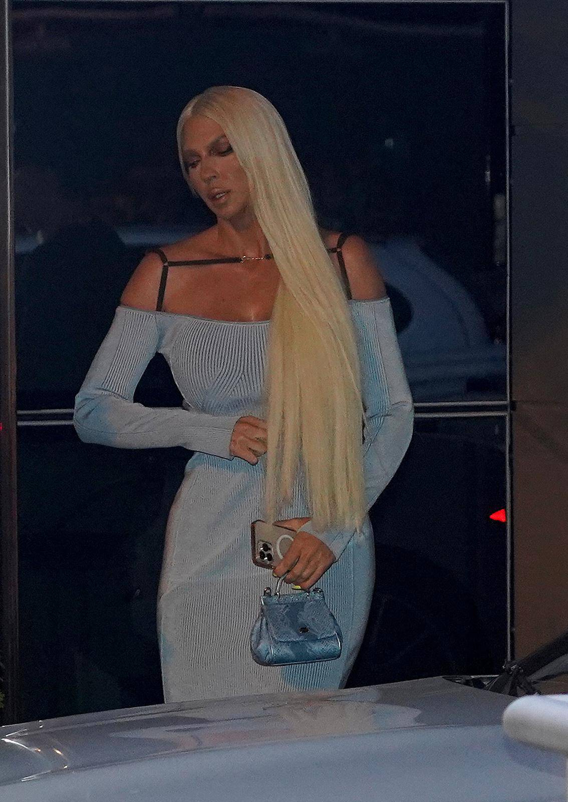 Beograd: Jelena Karleuša ispred zgrade Pink televizije na kojoj je bila zabranjena nekoliko godina