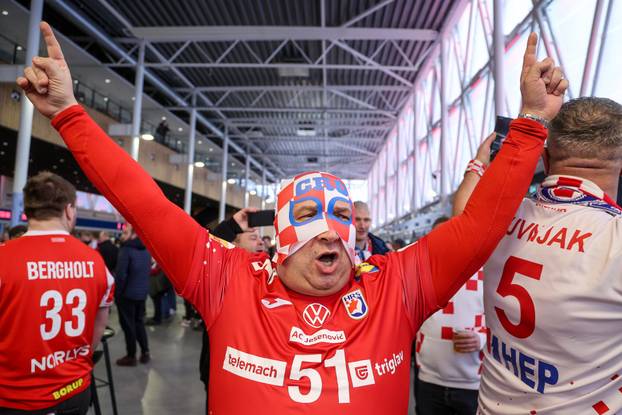 Hrvatski navijači uoči utakmice Islanda i Hrvatske u utakmici za treće mjesto EHF Europskog prvenstva