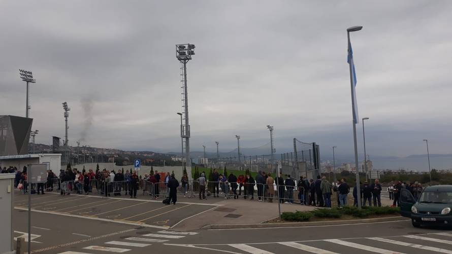 Redovi na Rujevici od 5 ujutro: Zapad rasprodan u pet minuta!