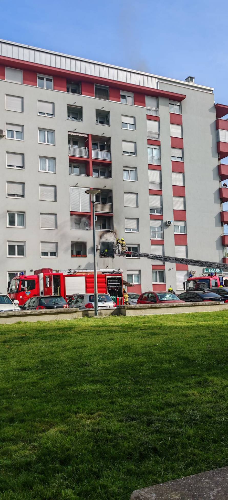 VIDEO Buknuo je požar na balkonu stana u Zagrebu!