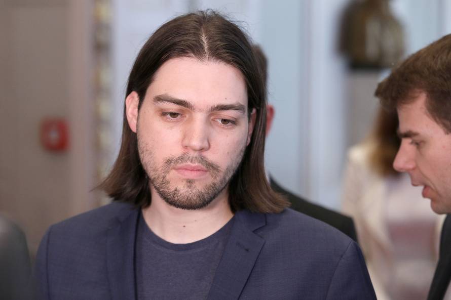 'Neki u Lici su polusvjesni, za njih postoje samo Dado i HDZ'