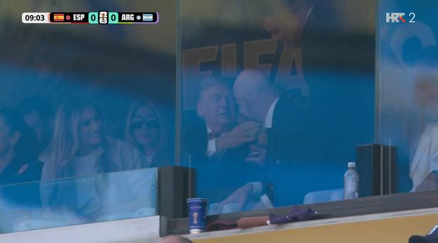 FOTO Trump prekršio protokol na finalu SP-a. Ronaldo mu je donio trofej da ga malo pomazi