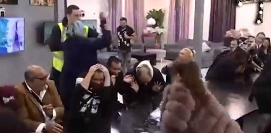 Giba Vasić krvave glave: Dobio šalicom u glavu u reality showu