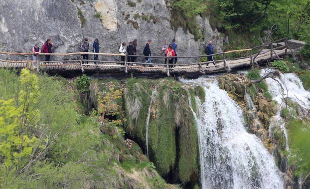 Niske cijene privukle brojne domaće turiste u Nacionalni park Plitvička jezera