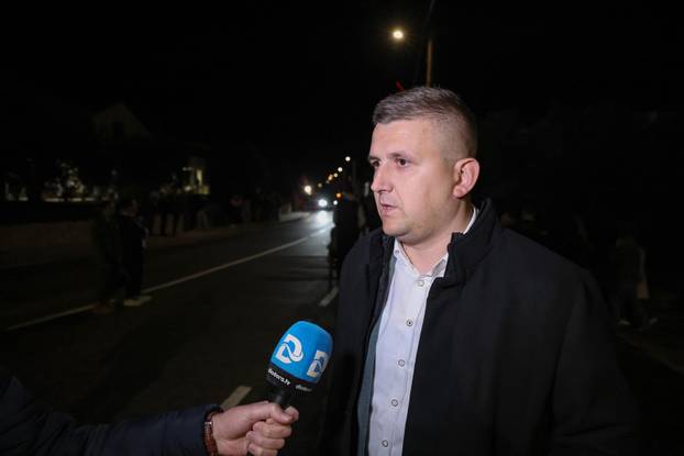 Škabrnja: Odavanje počasti poginulima paljenjem svijeća u Ulici 18. studenog 1991