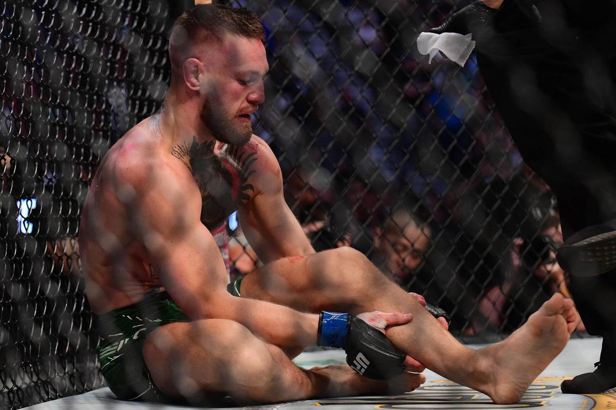VIDEO McGregoru pukla noga