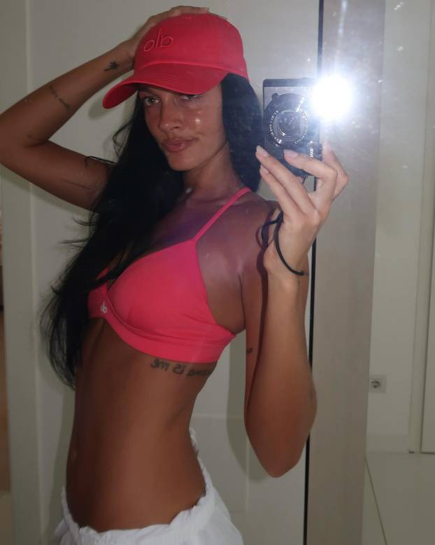 FOTO Argentinski as dobio prvo dijete! Prekrasna Oriana 'cvate' od sreće, uskoro sele iz Rima?