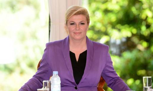 Kolinda je sjedila na čelu stola jer je vrhovna zapovjednica