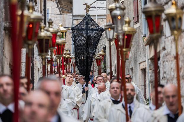 Završena procesija Za križen na Jelsi 