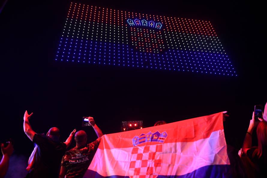 Scenografija dronovima na koncertu Marka Perkovića Thompsona