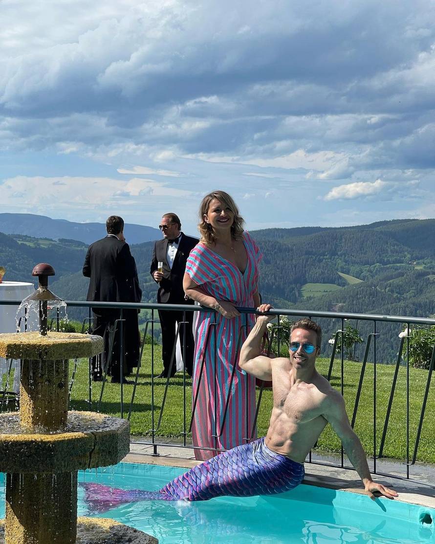 Mehunka partijala u Austriji: Gole obojene grudi, muškarci sirene i torbica od 37.000 kuna