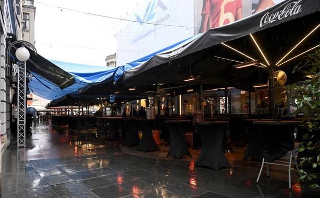 Zagreb: Pripreme ugostitelja u centru grada povodom Badnjaka