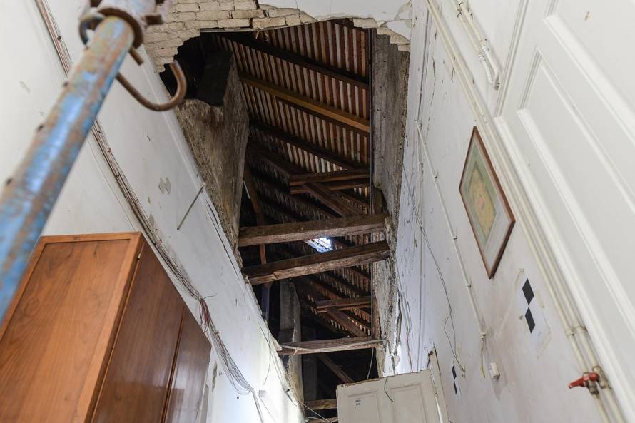 Izložba 'Od potresa do potresa' u Muzeju za umjetnost i obrt...