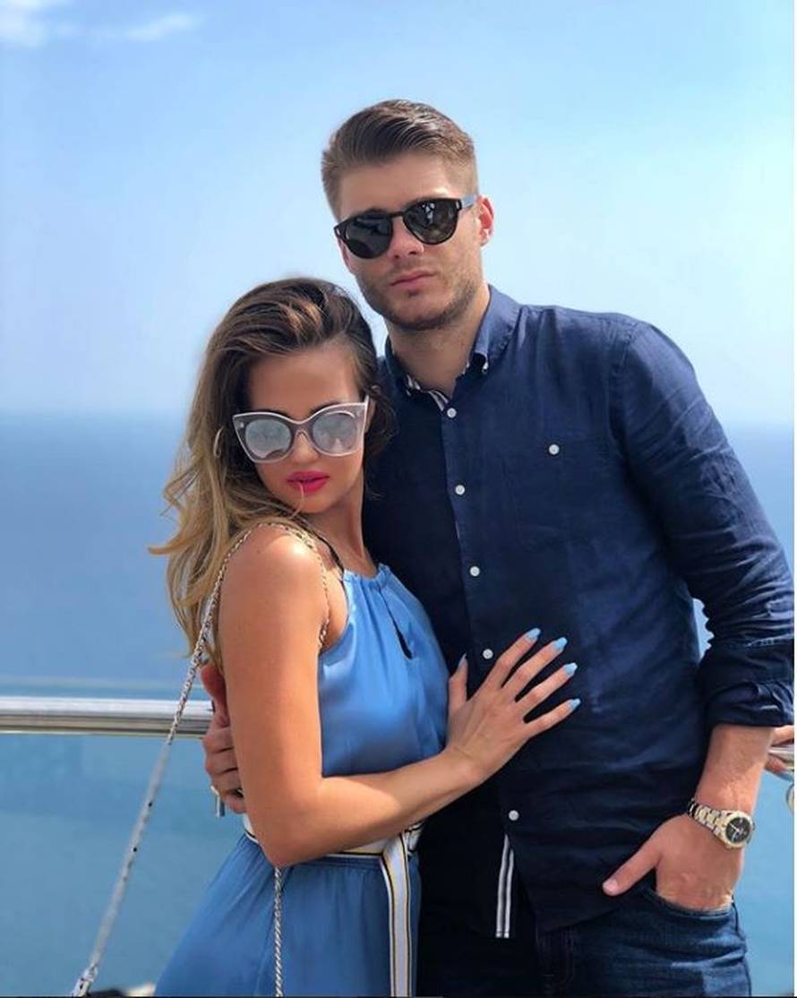 Skinula se: Cura Ćaleta-Cara u toplesu navija za nogometaše