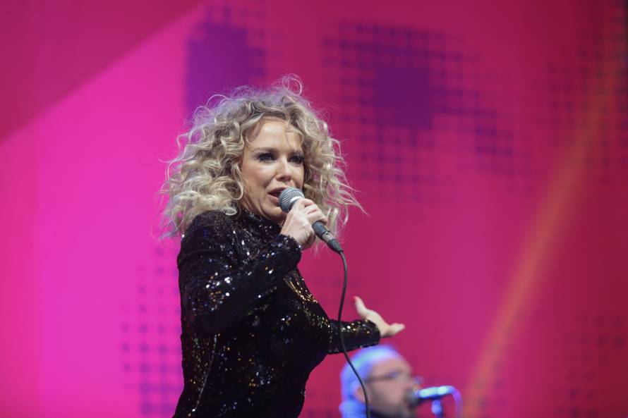 'Lavica' Maja je zaskočila svog dečka nakon nastupa na Trgu