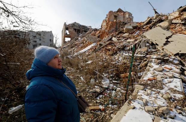 People of war-torn towns in Ukraine's Donetsk region aim to rebuild lives