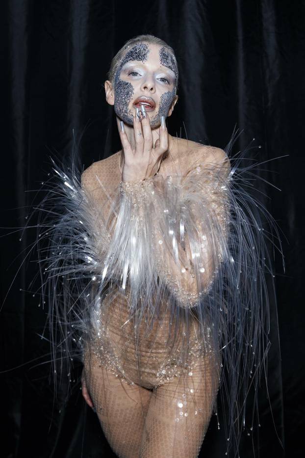 Julia Fox attends MUGLER Fall/Winter 2024 runway during Paris Fashion Week on February 2024 - Paris, France 03/03/2024