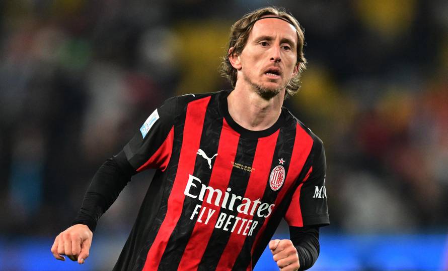 Supercoppa Italiana - Semi Final - Napoli v AC Milan