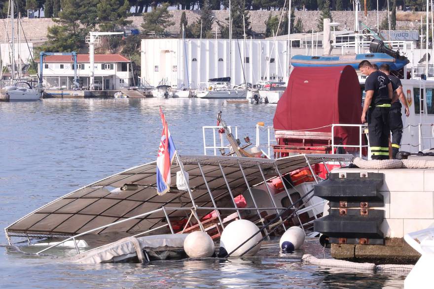 Split: Turistički brod udario u Zapadnu obalu i potonuo, nema ozlijeđenih