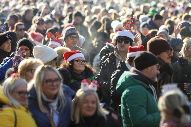 Doček Nove godine u podne u centru Fužina
