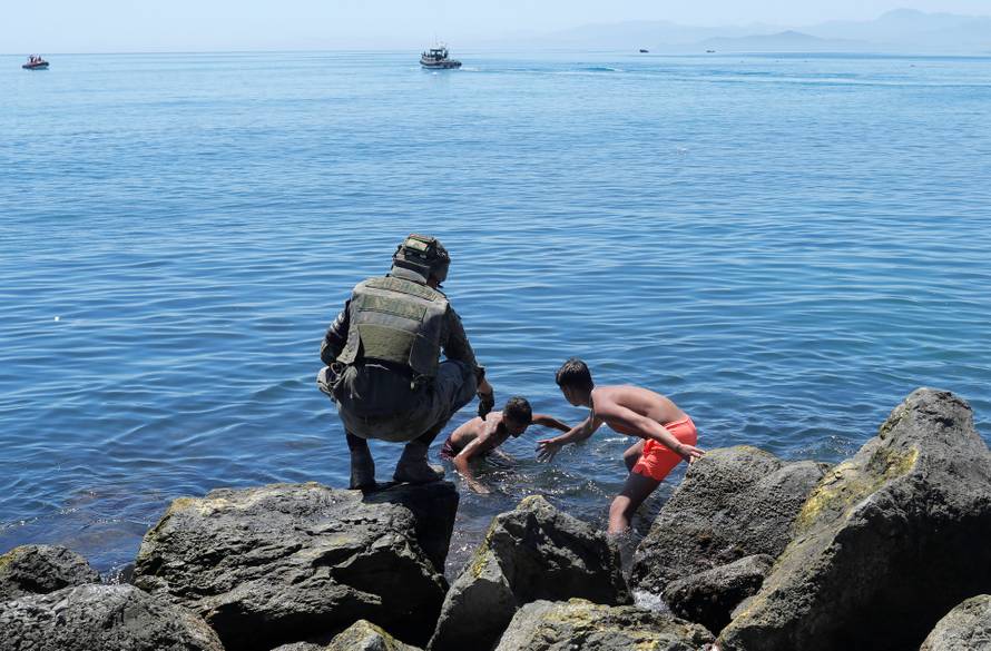 Thousands of migrants cross the Spanish-Moroccan border