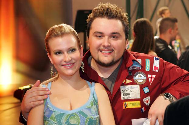 ARHIVA - Boris Novković s pjesmom 'Vukovi umiru sami' pobijedio na Dori 2005.