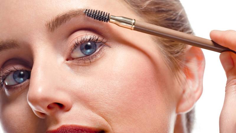 Zašto izgledamo još umornije: Većina žena nakon 40. radi ove greške u šminkanju