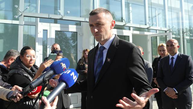 Vukovar: Milanović obišao novoobnovljenu zgradu Radničkog doma u sklopu obilježavanja 31. godišnjice smrti Blage Zadre