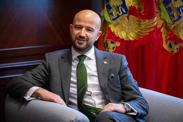 FOTO Obrijali smo šefove država na nulu! Pogledajte Milanovića, Plenkovića, a tek Trumpa...