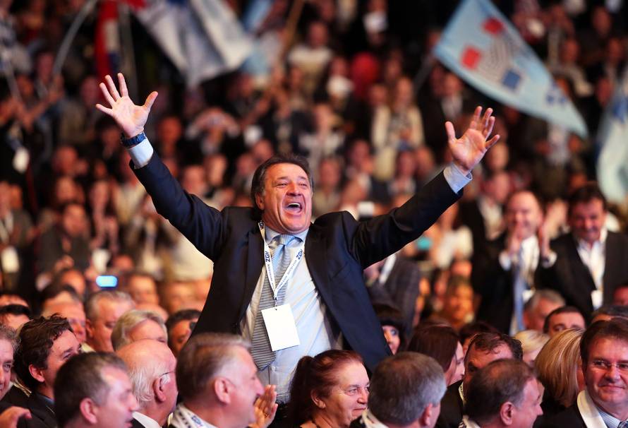 ARHIVA - 2013. Zagreb: Zdravka Mami?a ponijele emocije nastupom tamburaša na Saboru HDZ-a