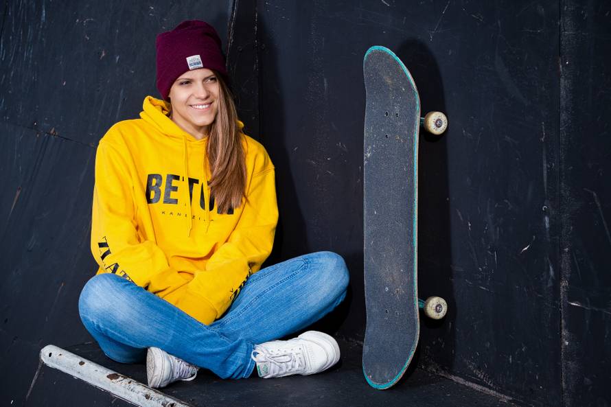 U inat predrasudama: Kraljica skatea  rastura na skateboardu