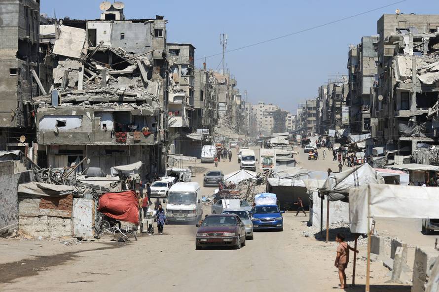 Displaced Palestinians flee from one area to another within Gaza City, amid an Israeli military operation