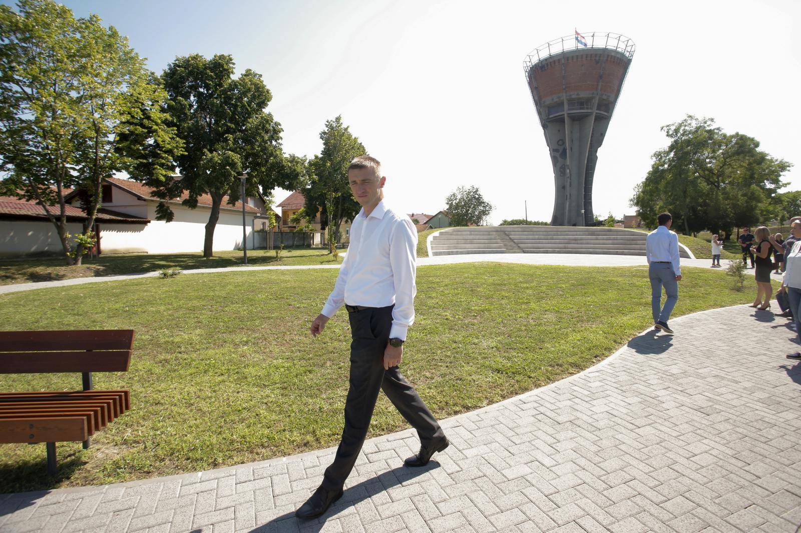 Gradonačelnik Vukovara obišao Vodotoranj koji je u završnoj fazi izgradnje