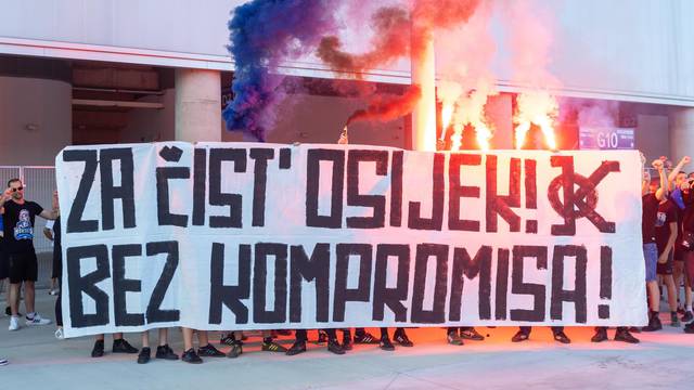 Osijek: Prosvjed Kohorte ispred Oppus Arene