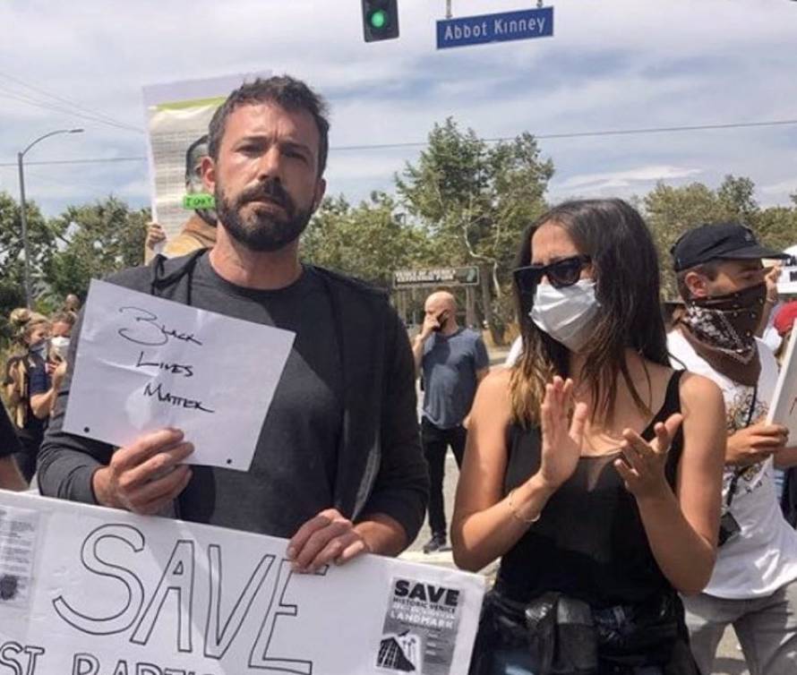 Ben Affleck i njegova nova cura otišli na prosvjed u Los Angeles