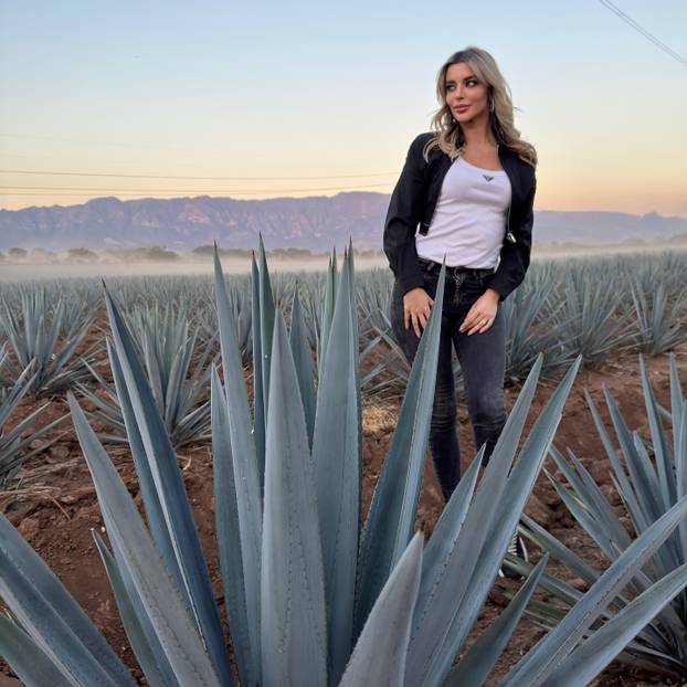 FOTO Naša prekrasna novinarka zaljubila se u ikonu Reala. Brak im je kao iz bajke, dobili i sina