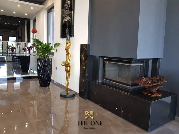 FOTO Ekskluzivnu vilu u Opatiji prodaju za 3,9 mil. eura: Unutra sve bliješti od stotina lampica!