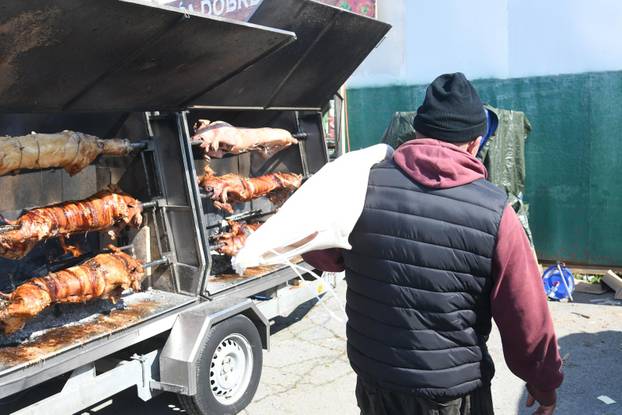 Gudovac: Od gastro ponude, najtraženiji su odojak i janjetina s ražnja