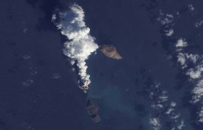 ''Rodio'' se otok: Vulkanska lava isplivala u Crvenom moru