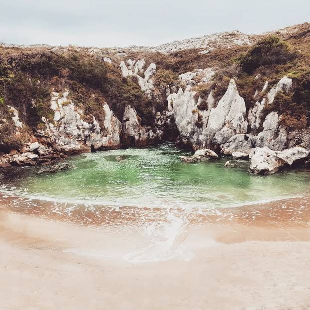 FOTO Kakvo čudo prirode! Ovo je najmanja pješčana plaža na svijetu, a duga je 40 metara