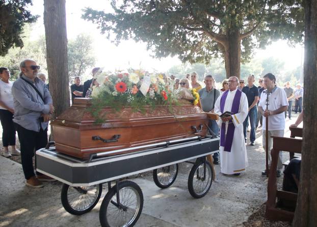 Rogoznica:Posljednji ispraæaj Ivice Karabatiæa, oca Ave Karabatiæ. 